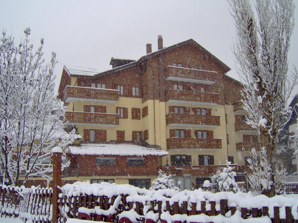 Hotel Bucaneve Bardonecchia Kültér fotó